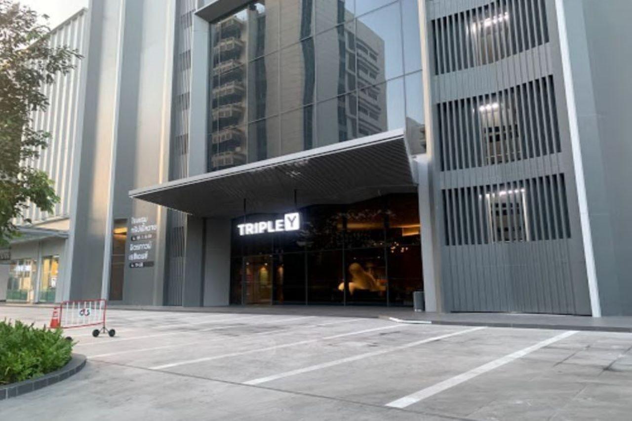 Triple Y Hotel Бангкок Экстерьер фото