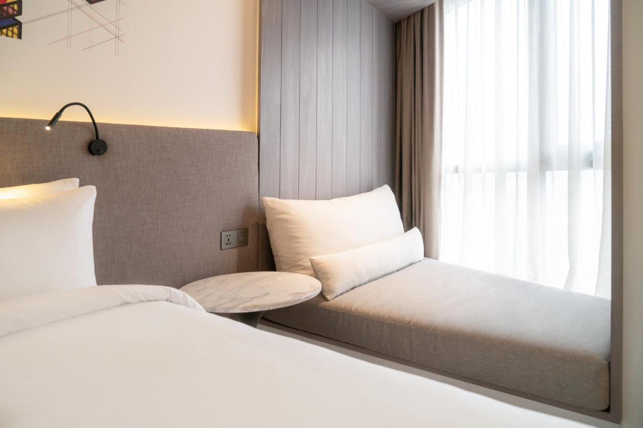 Triple Y Hotel Бангкок Экстерьер фото