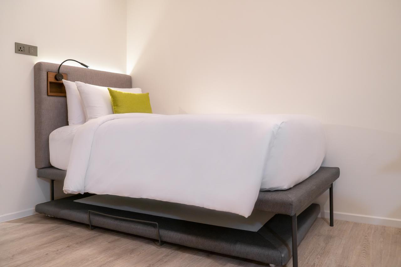 Triple Y Hotel Бангкок Экстерьер фото