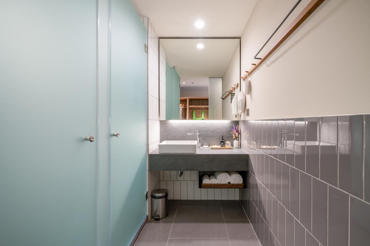 Triple Y Hotel Бангкок Экстерьер фото